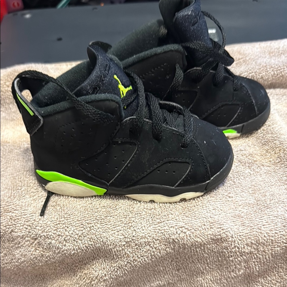 Jordan Black and Green Sneakers with Iconic Design